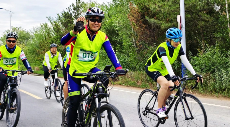 赤城县举行“张家口银行·绿滟杯”云中谷42公里环线自行车骑游活动