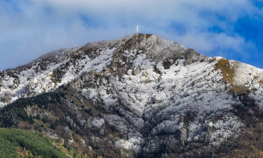 蔚縣小五臺(tái)山現(xiàn)秋季雪景景